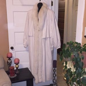 Elegant print on print cream fur coat cache 🍾